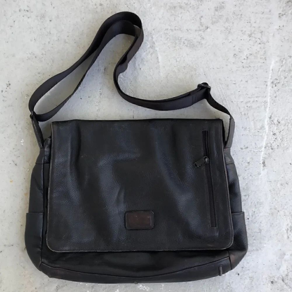 Tumi  Messenger  bag